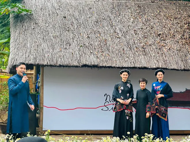 Trình chiếu ánh sáng 3D mapping kết hợp trình diễn áo dài tại Văn Miếu