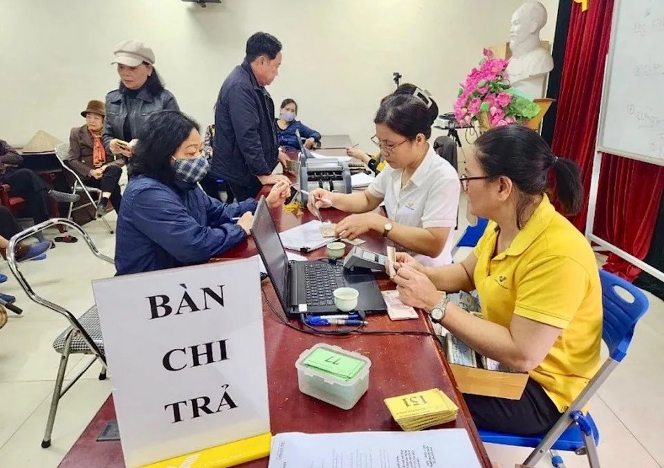 Ứng Hoà: Đẩy mạnh chi trả an sinh xã hội không dùng tiền mặt