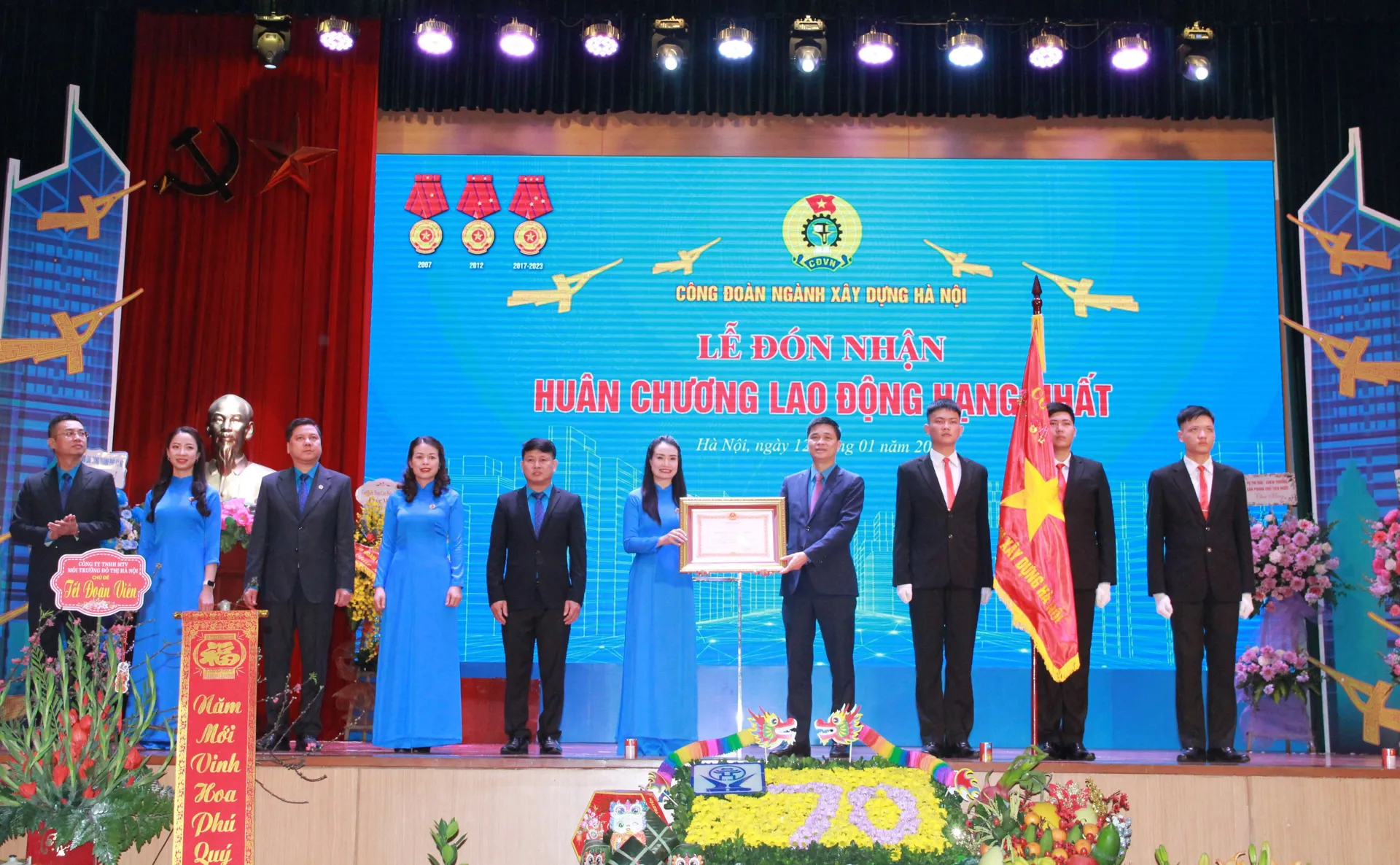 Công đoàn ngành Xây dựng Hà Nội đón nhận Huân chương Lao động Hạng Nhất