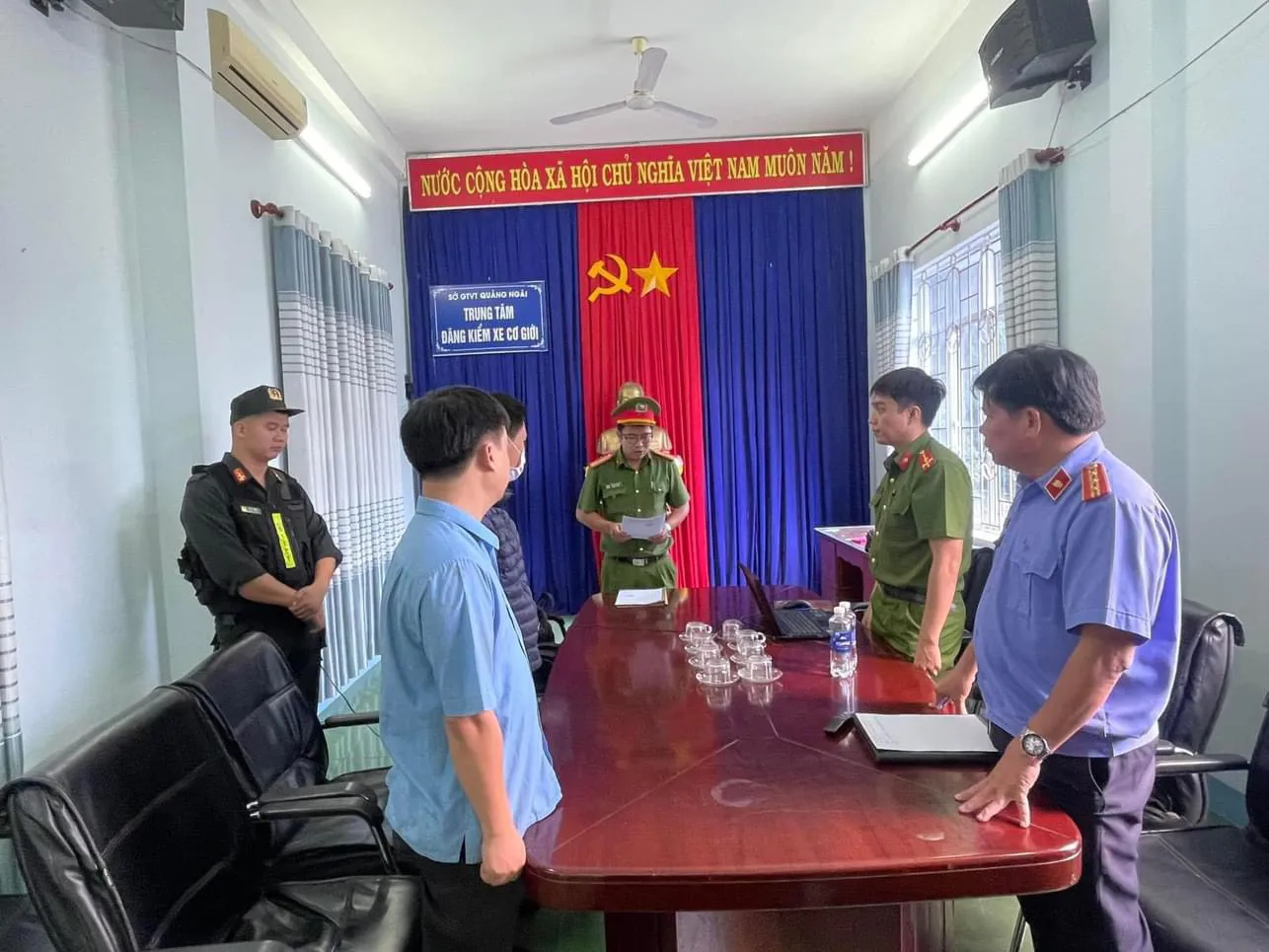 Giám đốc và nhân viên trung tâm đăng kiểm bị khởi tố