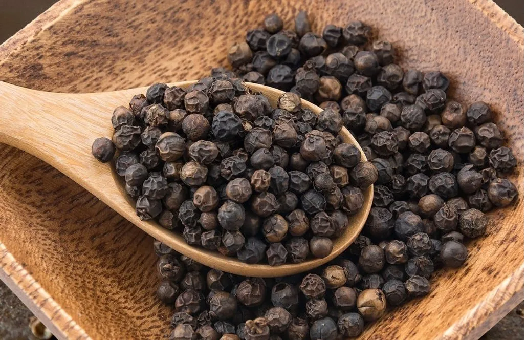 Giá tiêu hôm nay 21/1: Tăng 2.000 đồng/kg/tuần, Việt Nam tăng cường nhập khẩu hồ tiêu
