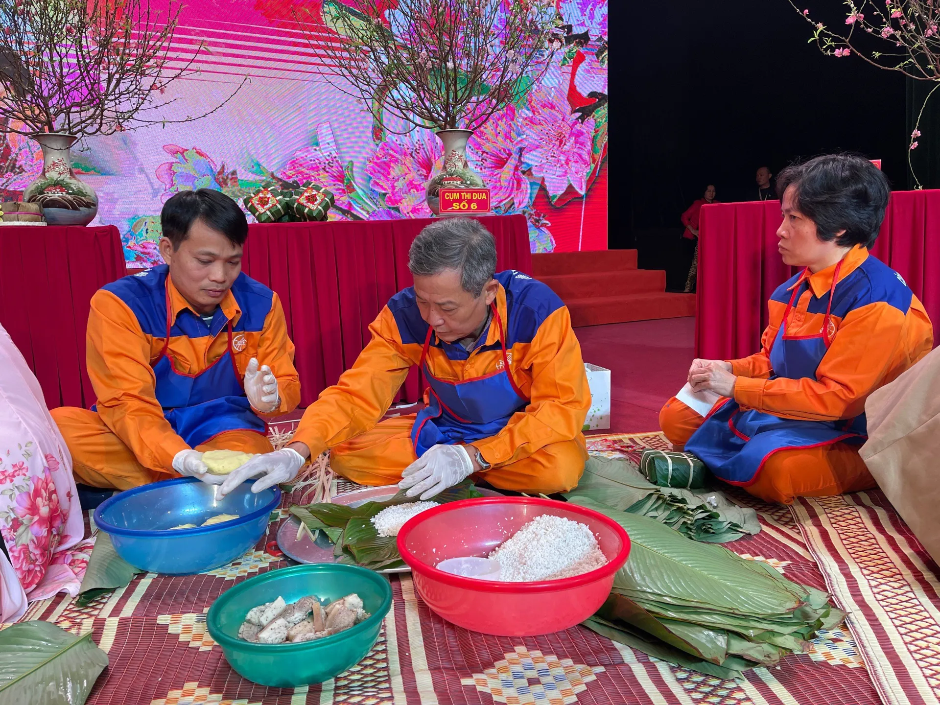 Tết Sum vầy - Xuân chia sẻ 2024: Niềm vui với người lao động Thủ đô
