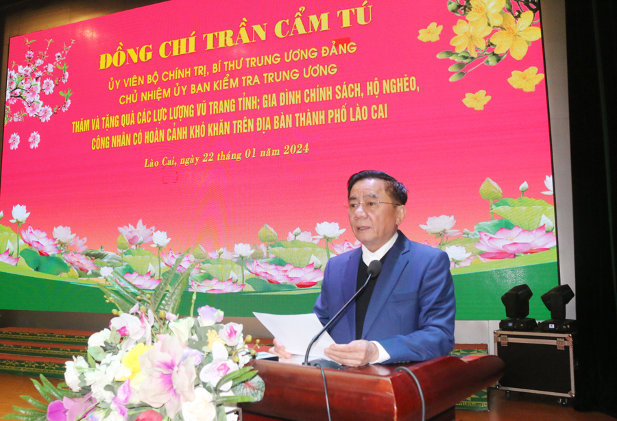 Chủ nhiệm Uỷ ban kiểm tra Trung ương Trần Cẩm Tú chúc Tết tại Lào Cai