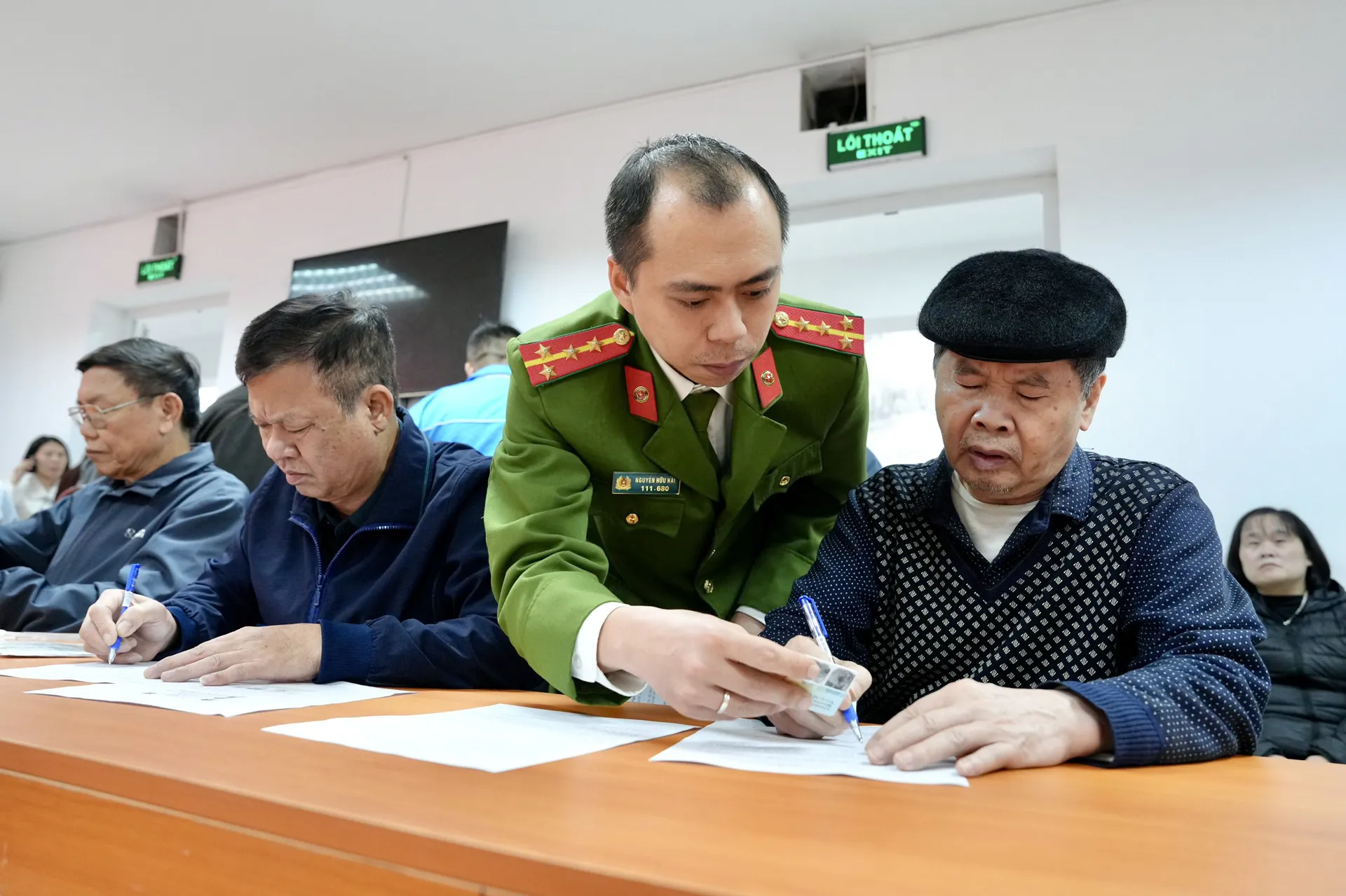 Chi trả trợ cấp tháng 1, 2 và Tết vào tài khoản đối tượng chính sách