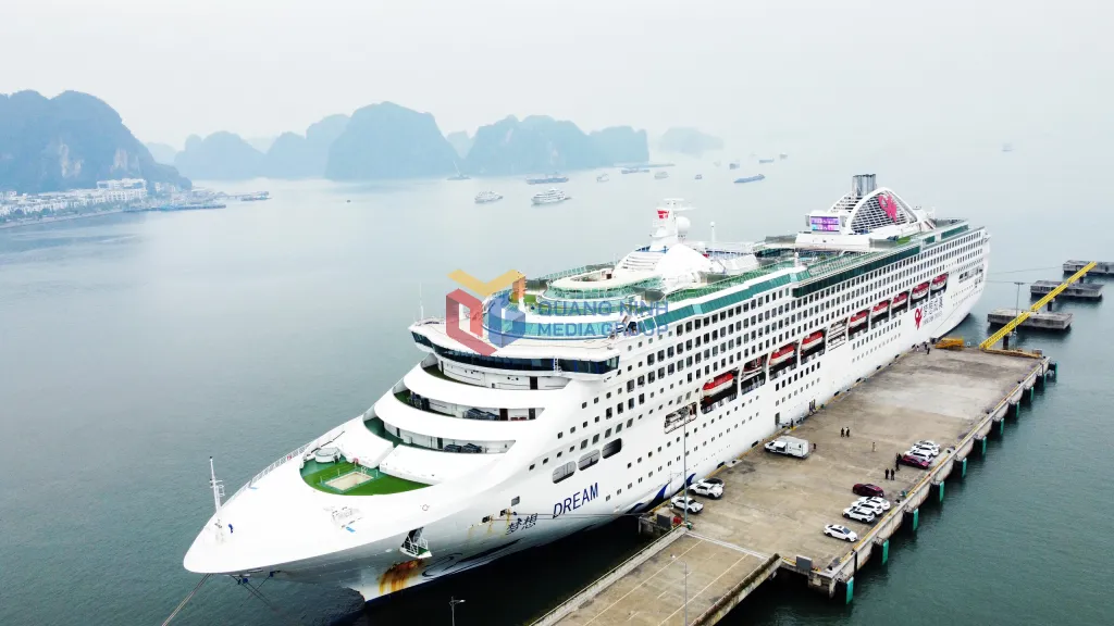 Quảng Ninh: Cảng tàu khách quốc tế đón tàu biển Dream Cruise