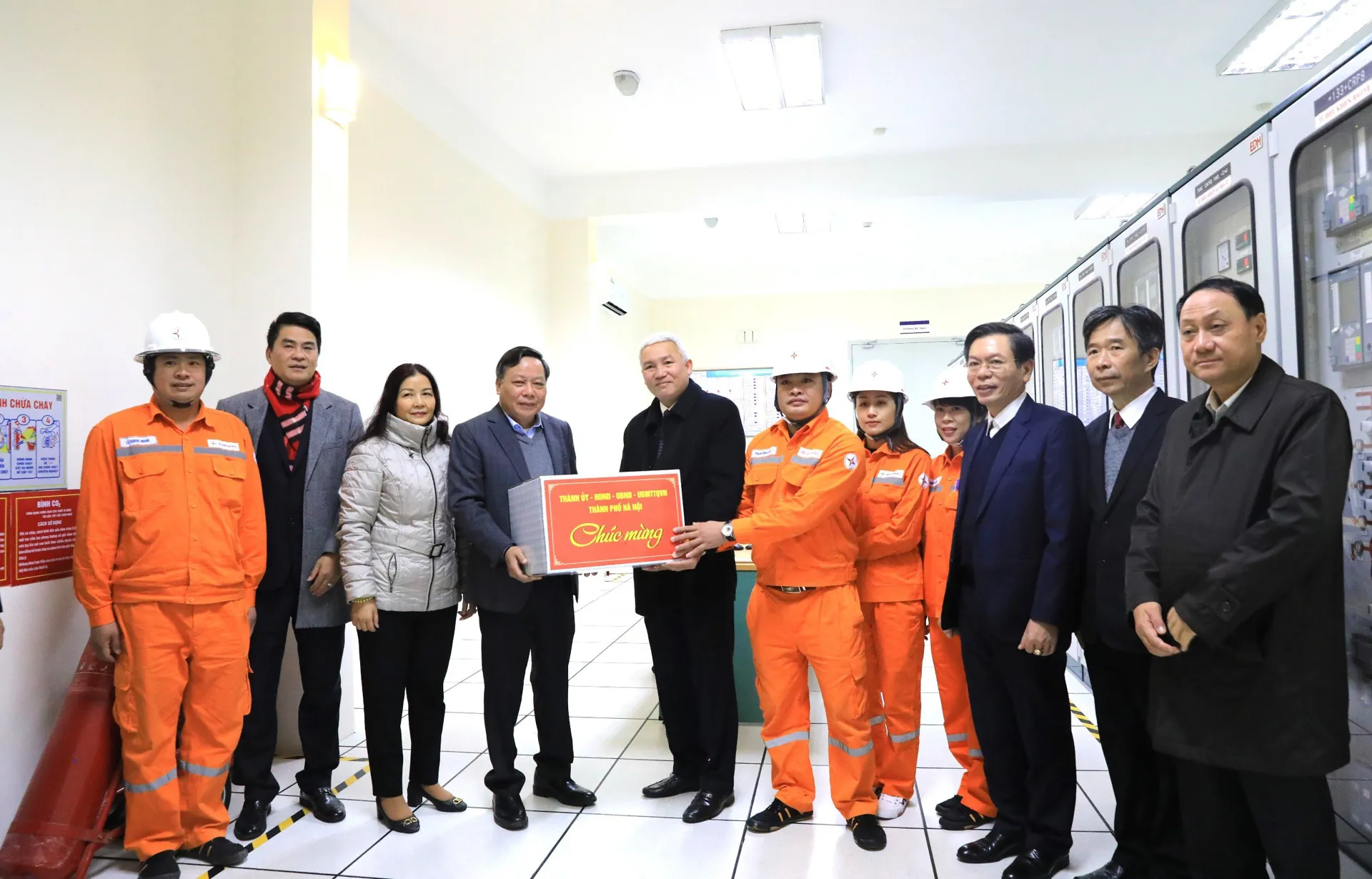 Lãnh đạo Thành phố Hà Nội thăm, động viên các đơn vị trực Tết Nguyên đán