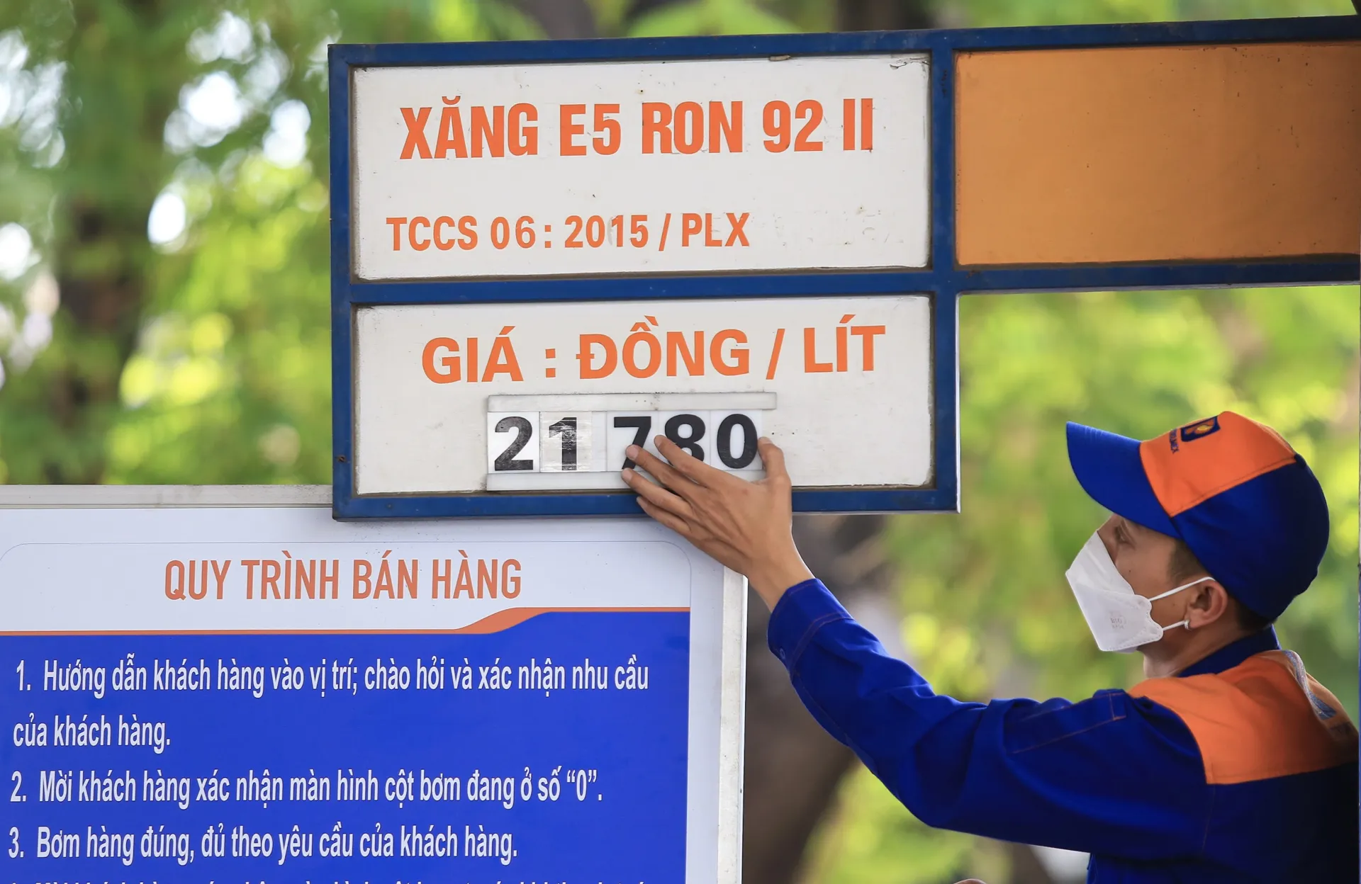 Giá xăng tăng thêm gần 800 đồng từ chiều 1/2