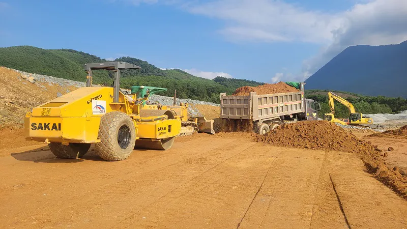 Hà Tĩnh: Nhộn nhịp trên công trường cao tốc Bắc- Nam ngày cận tết