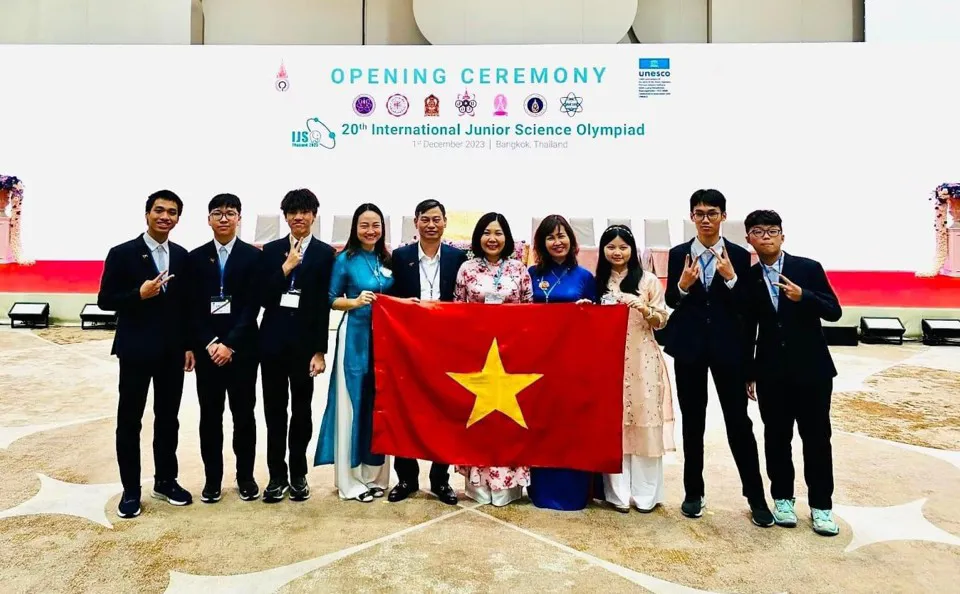 Điểm lại thành tích của học sinh Hà Nội tại Olympic Khoa học trẻ quốc tế