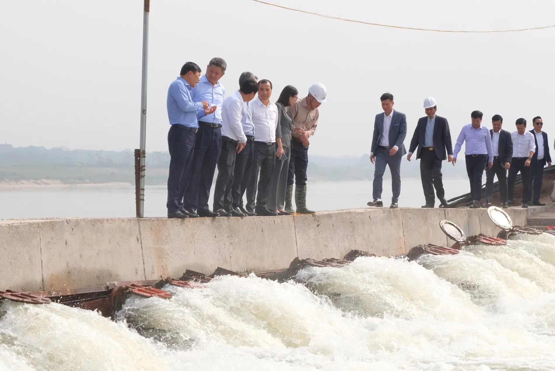 Công ty thủy lợi đã nhận đặt hàng, phải đảm bảo đủ nước cho sản xuất