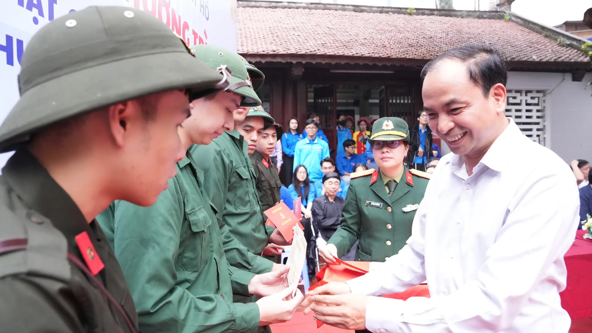 Tây Hồ gặp mặt 57 tân binh chuẩn bị lên đường nhập ngũ