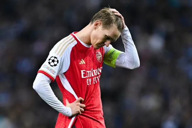 Kết quả vòng 1/8 Champions League: Arsenal thua Porto phút bù giờ, Napoli cầm hoà Barcelona