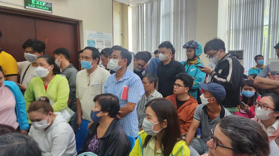 Quá tải cấp phiếu lý lịch tư pháp, người dân xếp hàng dài chờ đợi