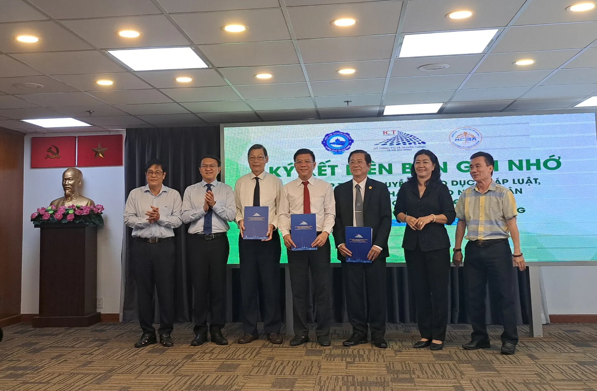 Người Việt bị lừa trên mạng xã hội gần 16 tỷ USD trong năm 2023