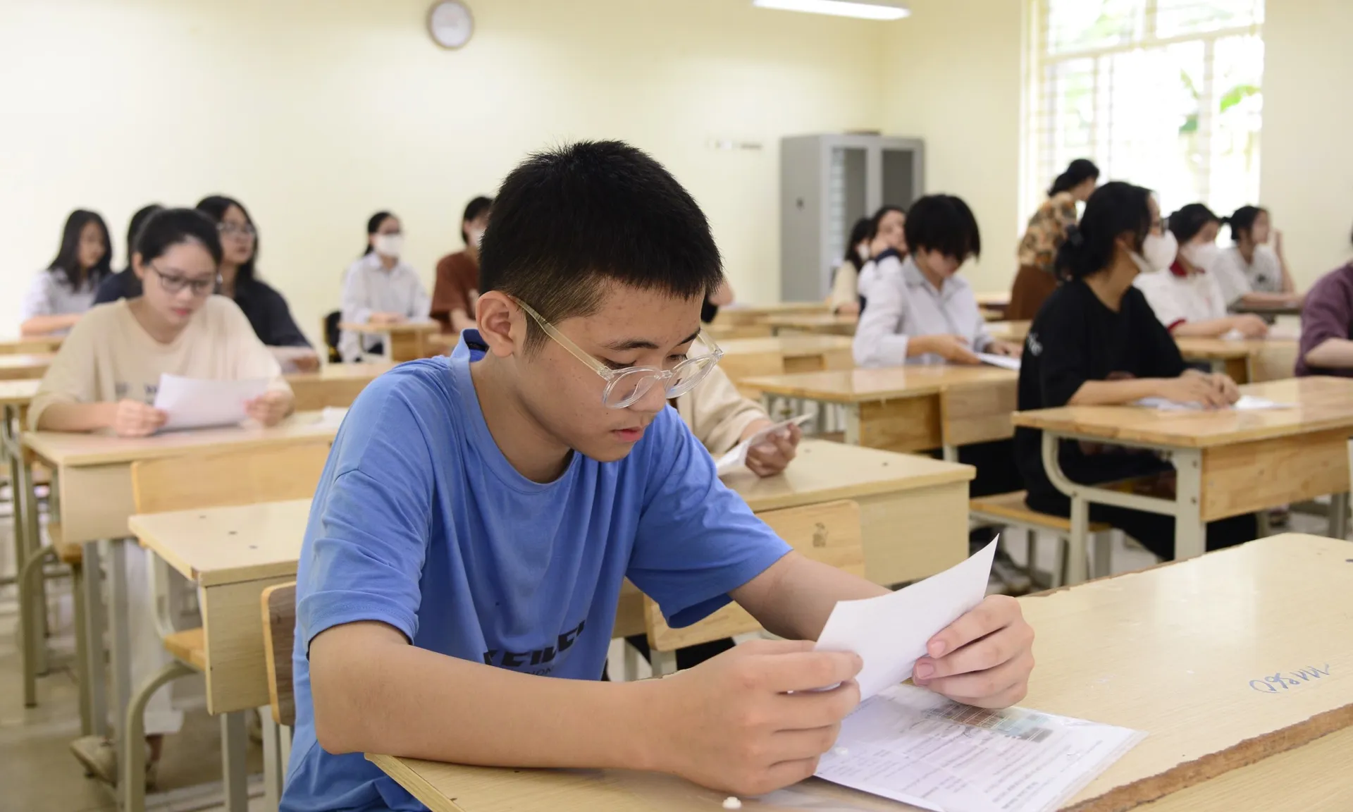 Phụ huynh, học sinh Hà Nội nóng lòng chờ chốt số môn thi lớp 10