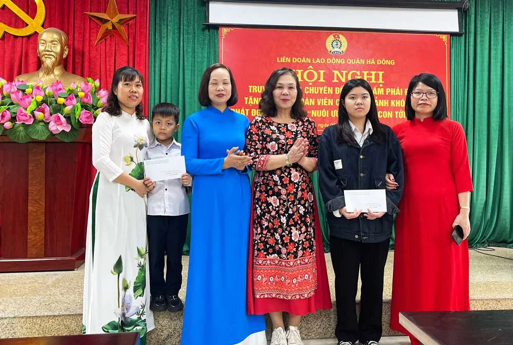 Hướng về cơ sở, đẩy mạnh chăm lo đời sống cho các đoàn viên công đoàn