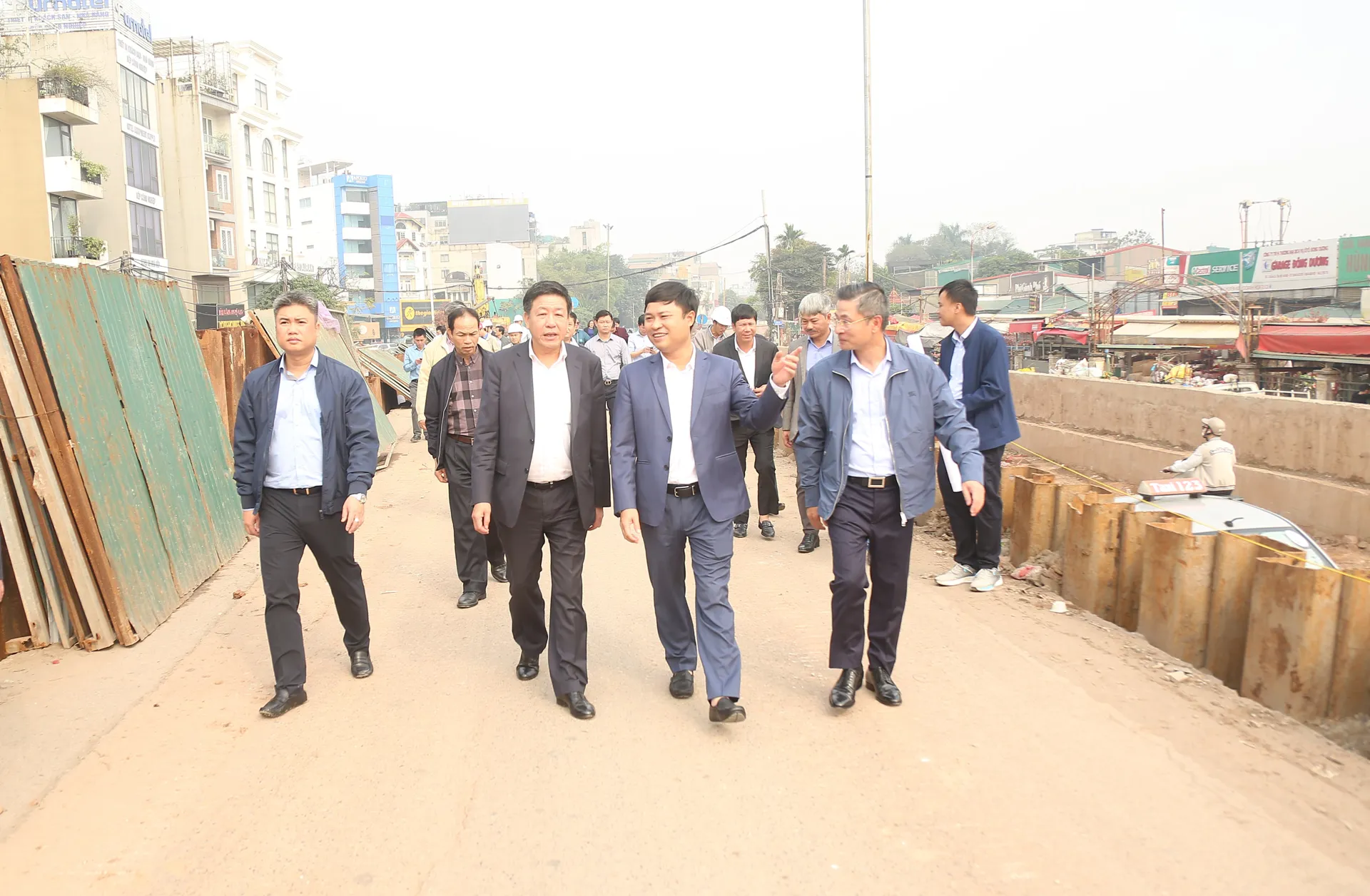 Khẩn trương tháo gỡ khó khăn, đẩy nhanh tiến độ dự án giao thông trọng điểm
