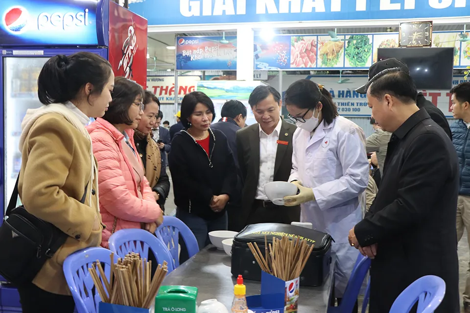 Còn nhiều nỗi lo ATTP mùa lễ hội