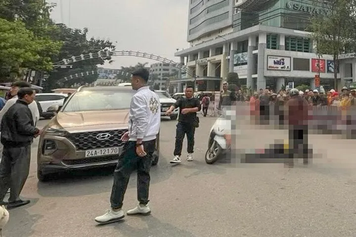 Tai nạn giao thông mới nhất 9/3/2024: Ô tô mở cửa, hai mẹ con thương vong