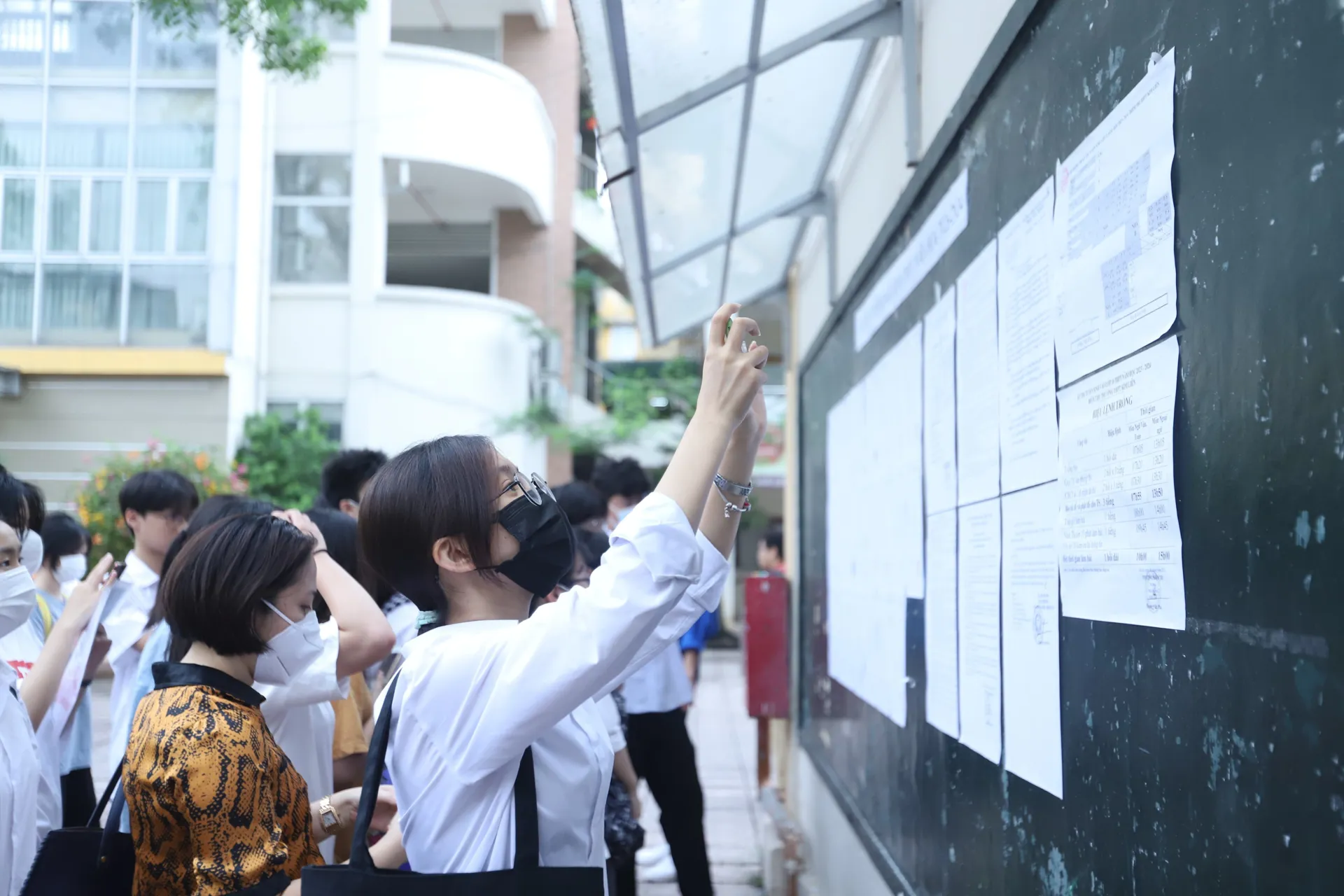 Phí đặt cọc trường tư: Cần có quy định để hài hòa quyền lợi các bên