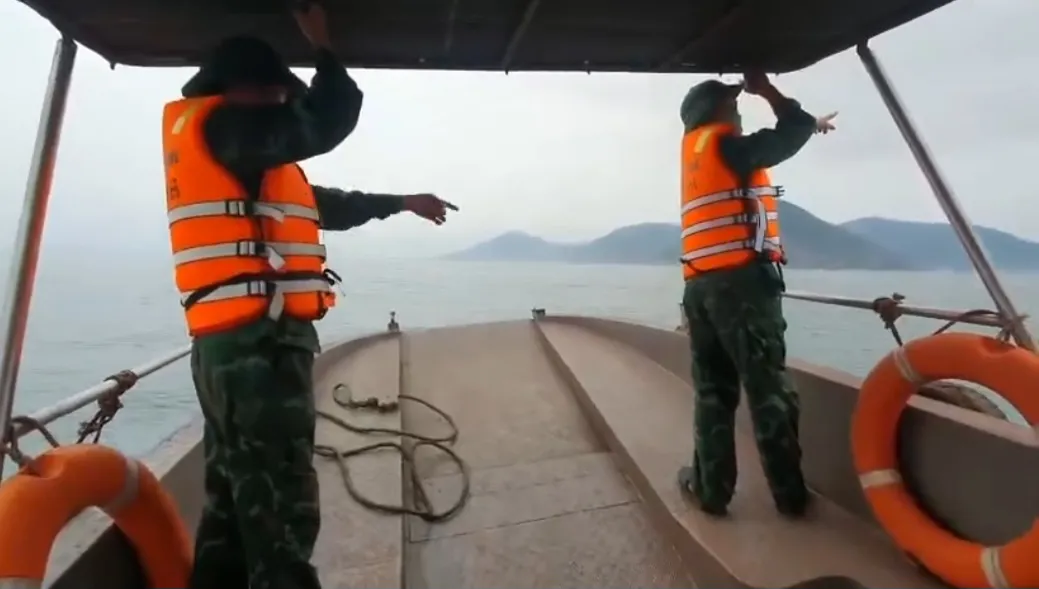 Hà Tĩnh: Nỗ lực tìm kiếm hai ngư dân mất tích trên biển