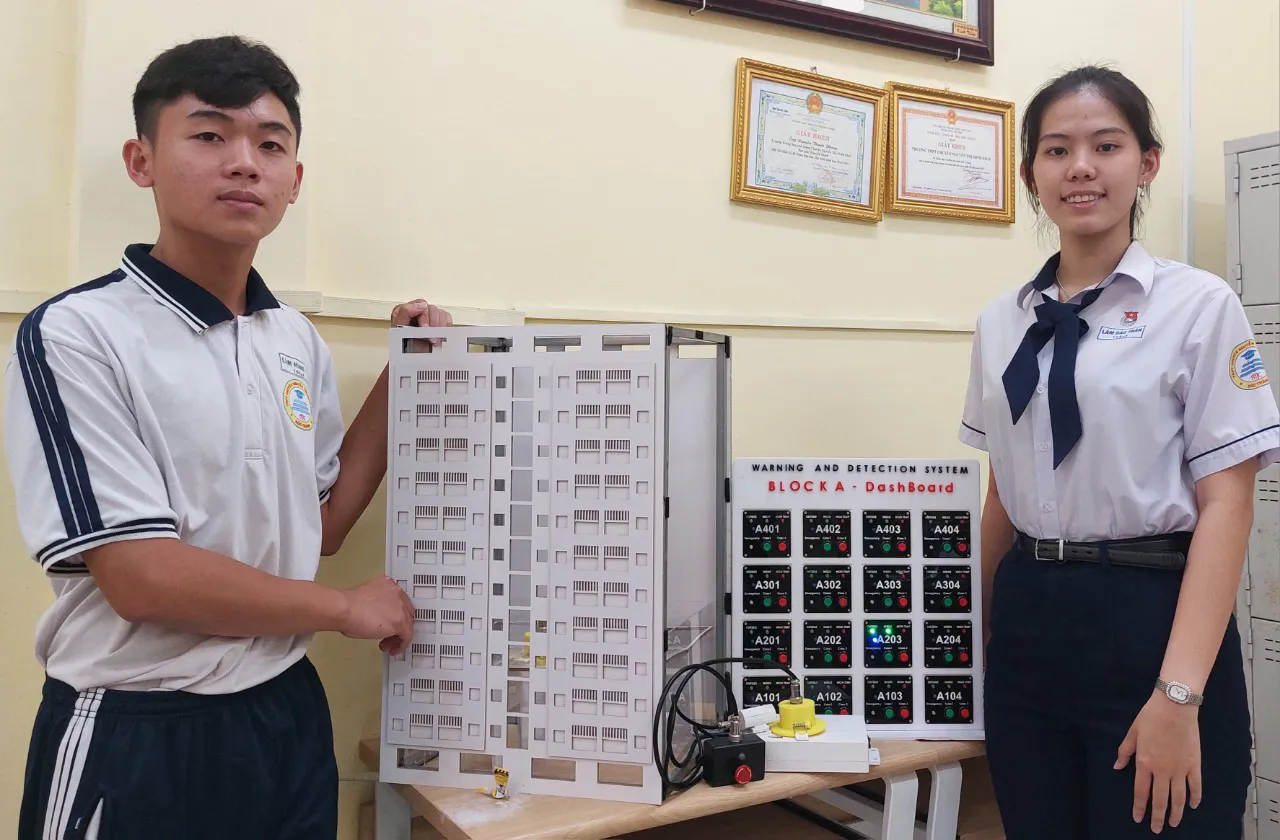 Học sinh lớp 11 sáng chế hệ thống tìm người mắc kẹt khi cháy chung cư