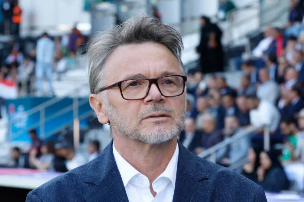 HLV Philippe Troussier buồn lòng vì nhiều cổ động viên Việt Nam chưa tin tưởng