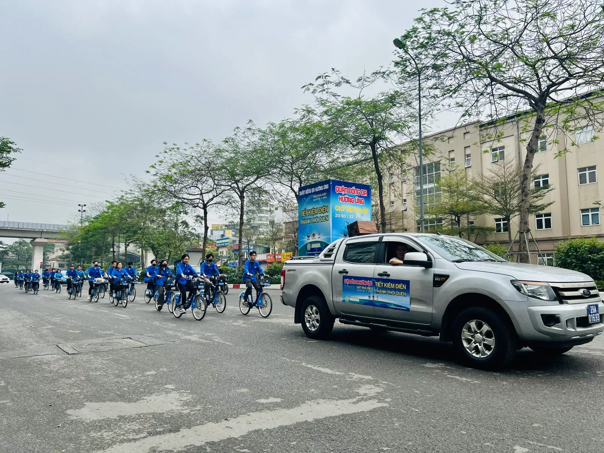 Quận Đống Đa ra quân hưởng ứng Giờ trái đất năm 2024