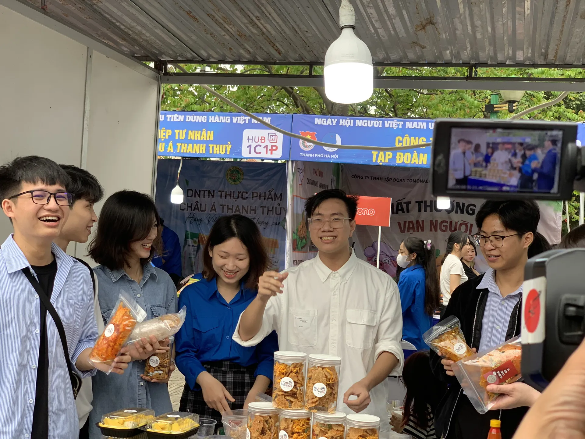 Thanh niên livestream hỗ trợ bán hàng Việt, phấn đấu chốt 80 tỷ đồng doanh thu