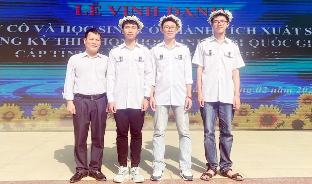 Ba học sinh được chọn vào đội tuyển Olympic khu vực và Quốc tế