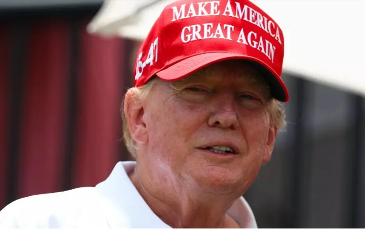 Bị đối thủ dẫn trước, ông Trump áp lực phải ra quyết định "khó"