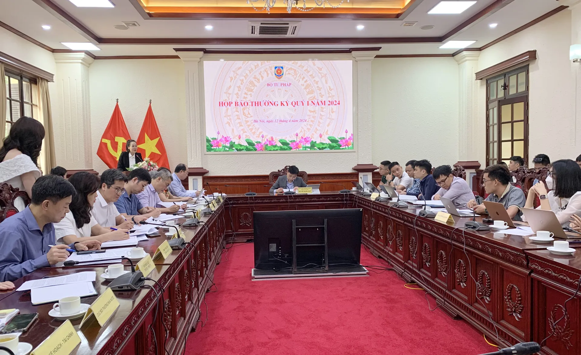 6 tháng, thu hồi hơn 10.000 tỷ đồng trong các vụ án tham nhũng, kinh tế