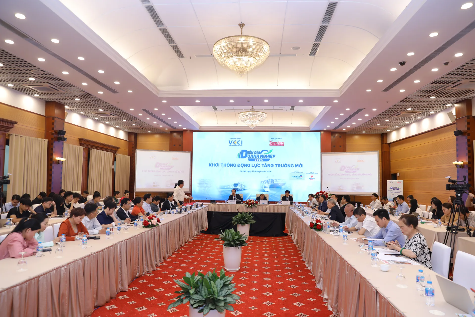Khơi thông động lực tăng trưởng mới: nhận thức và hành động từ doanh nghiệp