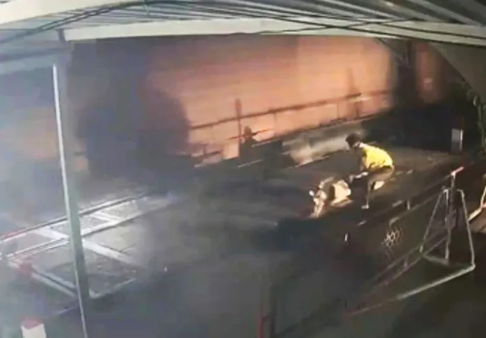Khen thưởng nhân viên gác chắn đường tàu dũng cảm cứu người