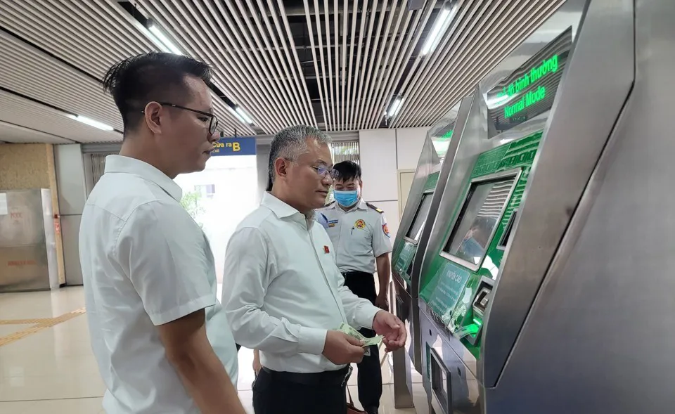 Thay đổi ý thức, thói quen của người dân về sử dụng phương tiện công cộng