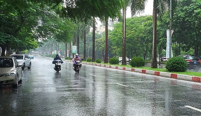 Dự báo thời tiết ngày 18/4/2023: Hà Nội mưa rào và dông, gió giật mạnh