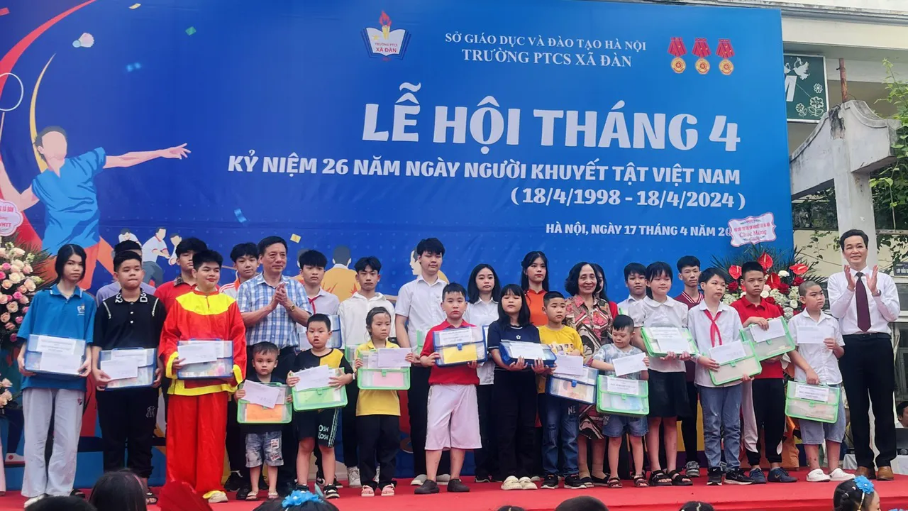 Món quà ý nghĩa dành tặng học sinh khuyết tật