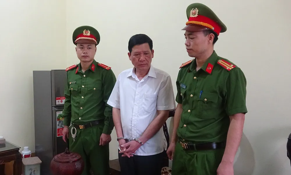  Bắc Giang: bắt tạm giam Chủ tịch UBND thị trấn An Châu