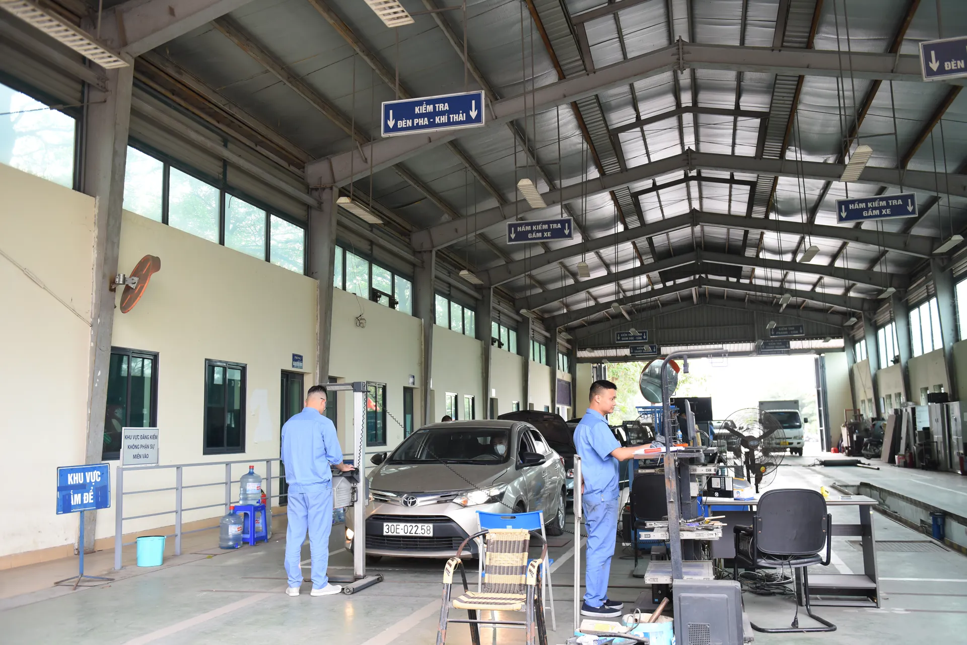 Ứng phó với ùn tắc... đăng kiểm