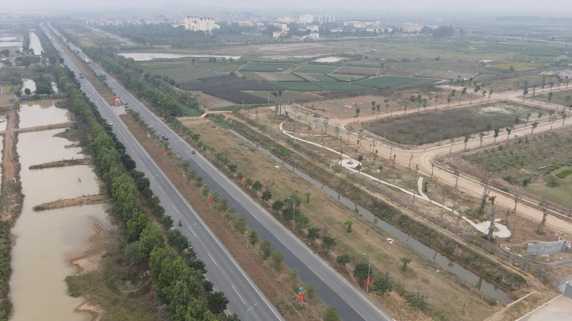 Đất nền ngoại thành Hà Nội “tan băng"
