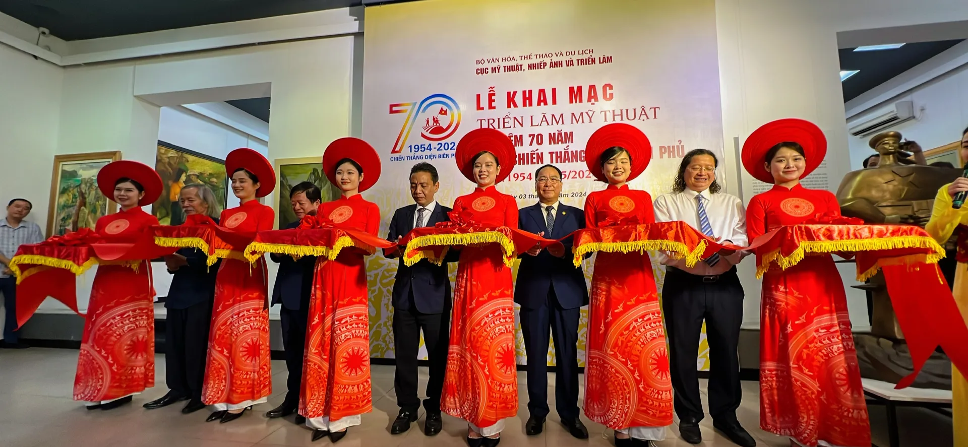 Khai mạc triển lãm mỹ thuật kỷ niệm 70 năm Chiến thắng Điện Biên Phủ