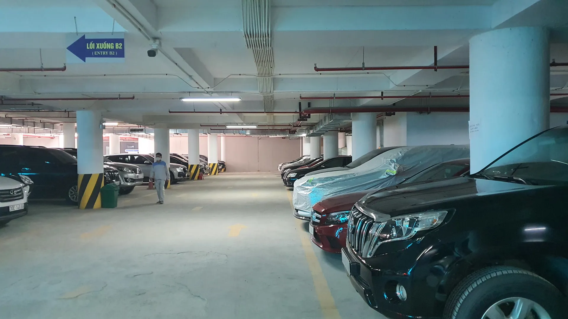 Bãi đỗ xe ô tô tại Hà Nội: cần giải pháp tổng thể, căn cơ