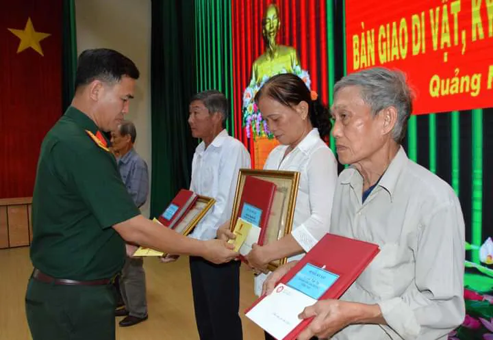 Bàn giao di vật, kỷ vật của liệt sĩ ở Quảng Ngãi