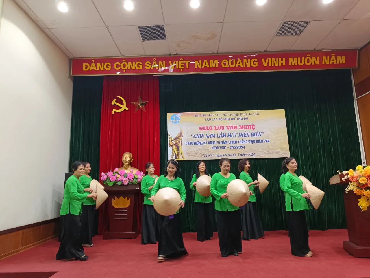 Phụ nữ Thủ đô tổ chức giao lưu văn nghệ “Chín năm làm một Điện Biên"
