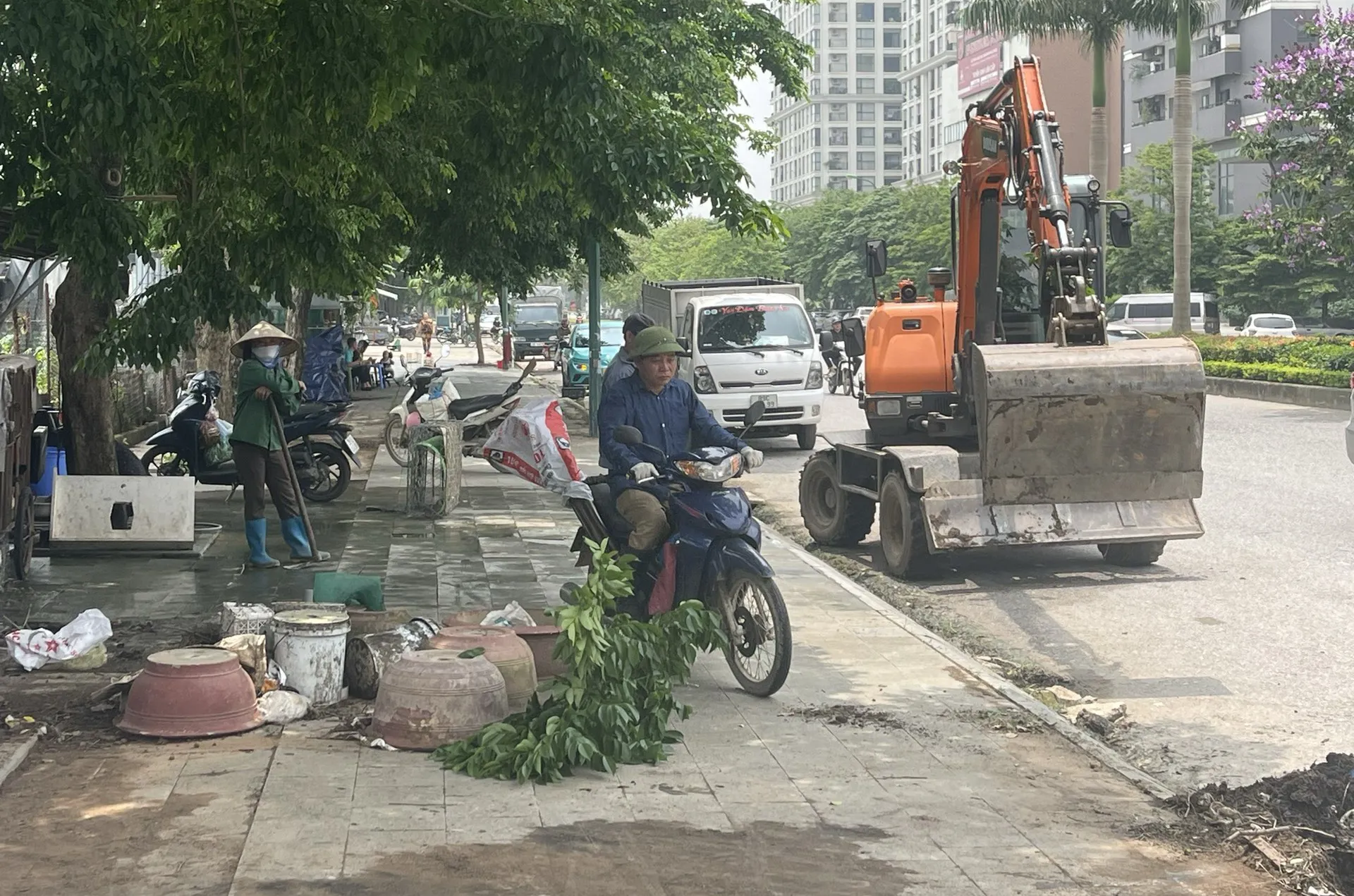 Xử lý trật tự đô thị trên đường 40m Nam Thăng Long