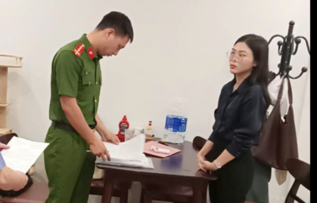 Buôn lậu loa và các sản phẩm Marshall, cô gái 9X bị khởi tố