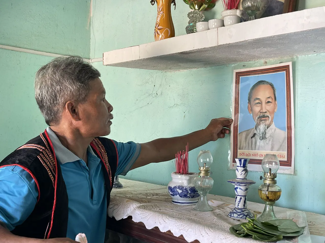 Người Cor mang họ Bác Hồ