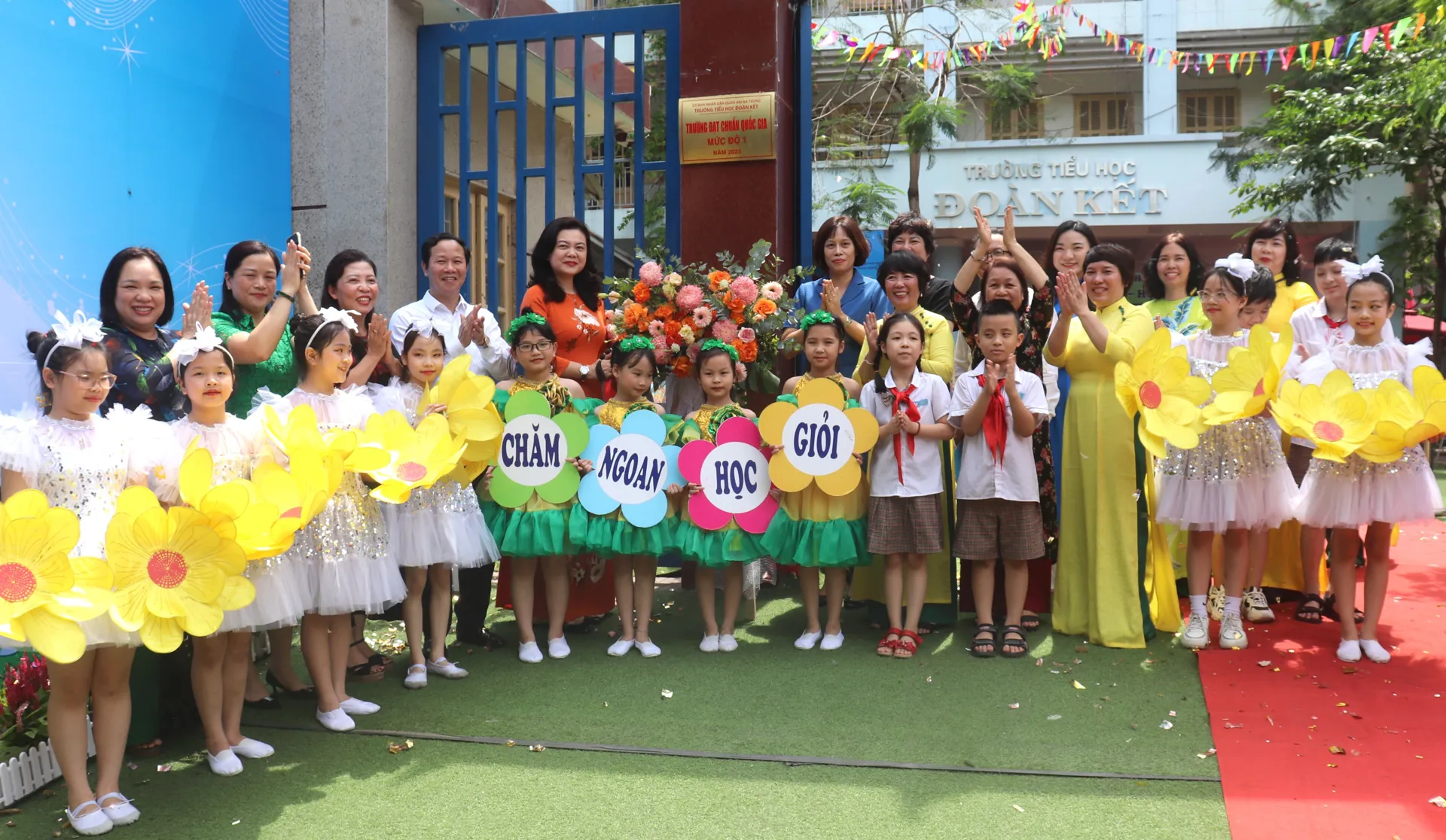 Quận Hai Bà Trưng: 2 ngôi trường đón Bằng công nhận đạt chuẩn Quốc gia