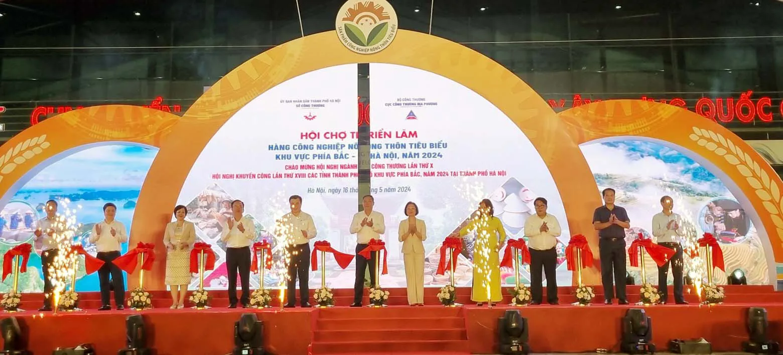 Khai mạc hội chợ triển lãm công nghiệp nông thôn khu vực phía Bắc