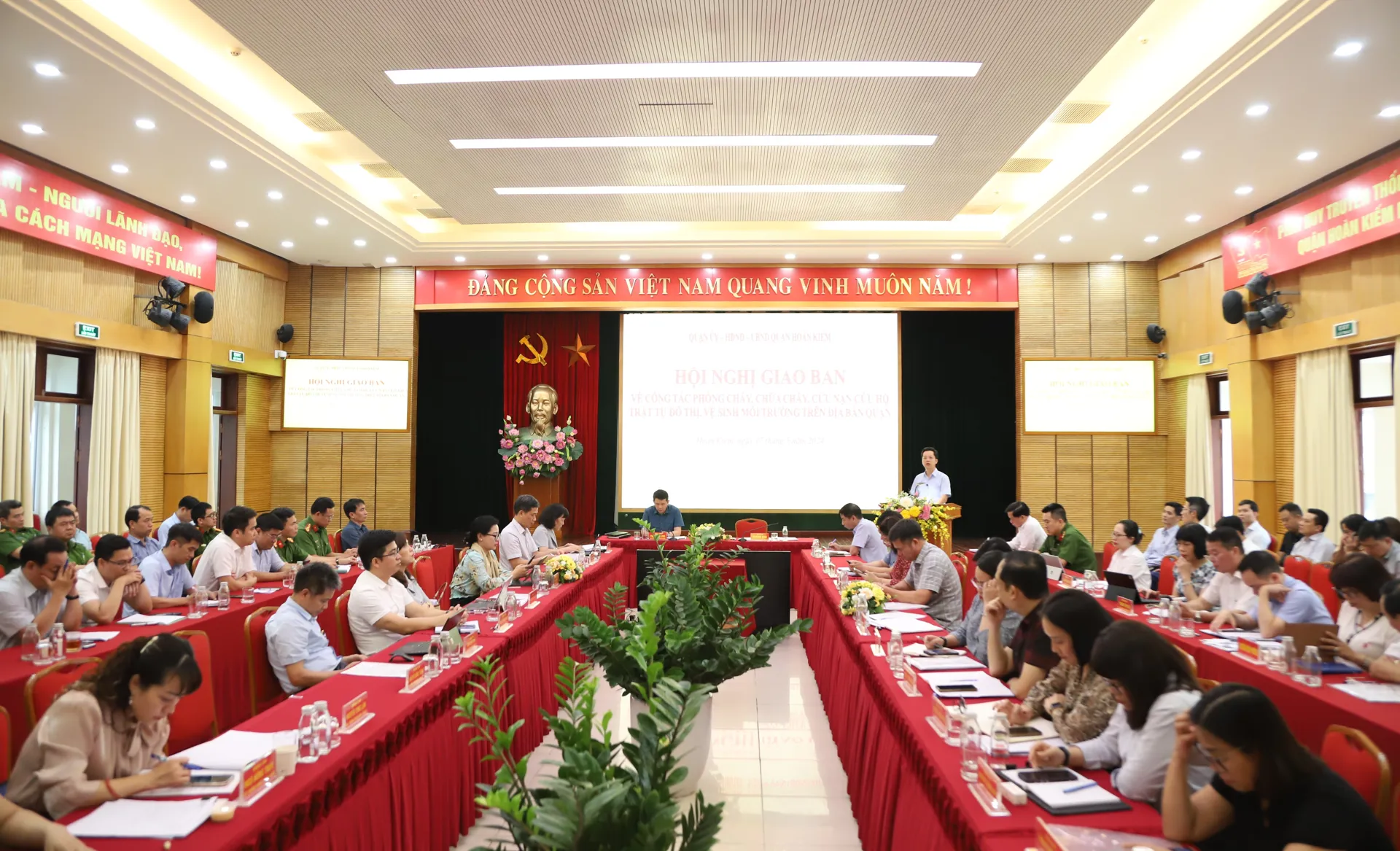 Quyết tâm tạo chuyển biến về trật tự đô thị, vệ sinh môi trường, PCCC
